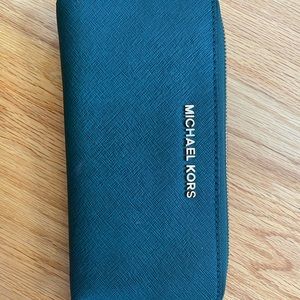 Forest green long wallet